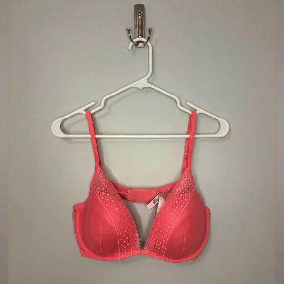 Incredible by Victoria’s Secret Plunge Bra size 38C pink lace lightly lined - Picture 1 of 8